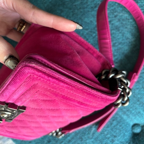 Chanel authentic small velvet pink boy bag - Picture 10 of 16